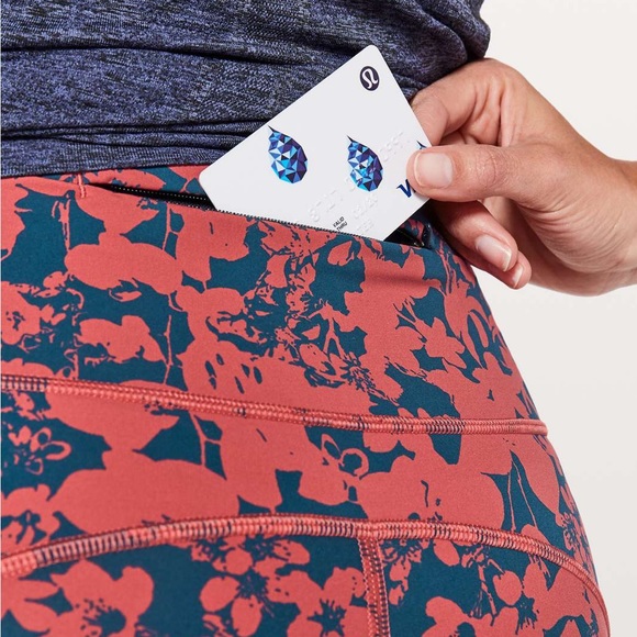 Lululemon Final Lap Crop *23"
Efflorescent Dark Canyon Onyx Blue size 4 - Picture 2 of 15